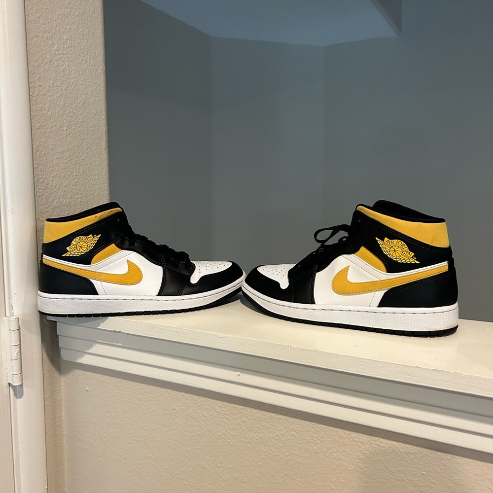 Jordan Sneakers Black Yellow White